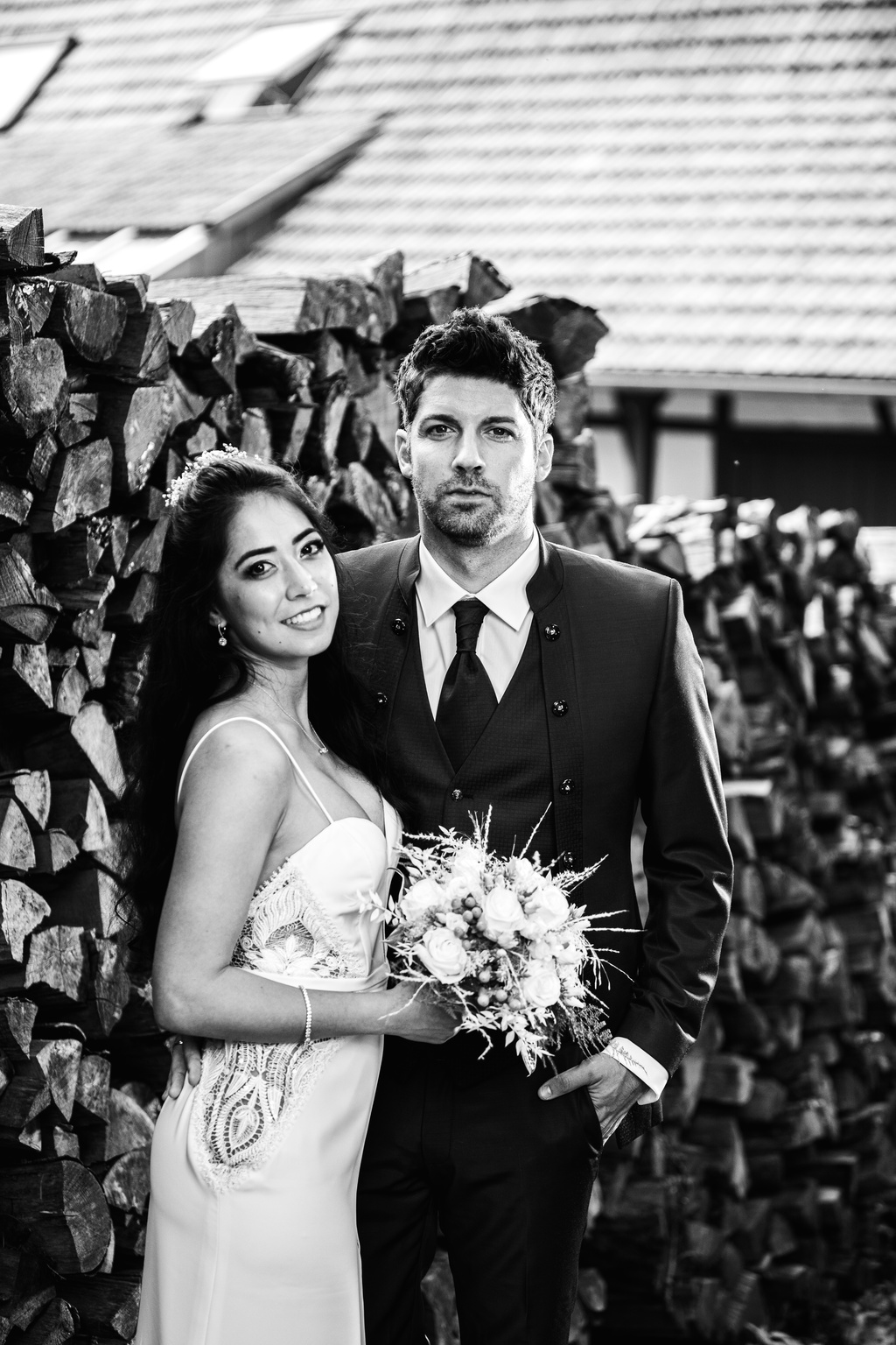 Hochzeitsfotos im Schwarz-Weiß-Modus.