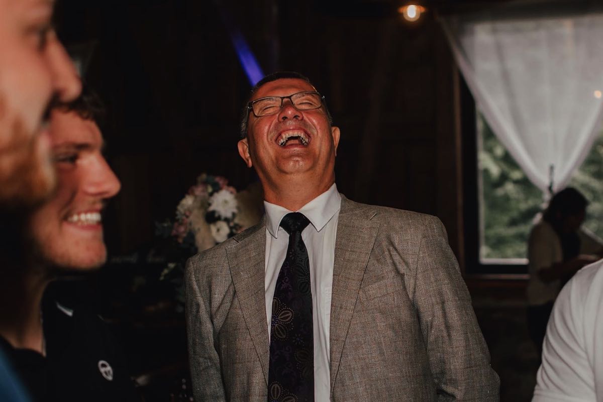Lachen und staunen bei den Hochzeitsgästen. Igor wertet bei seinem Walkaround die Hochzeit auf.