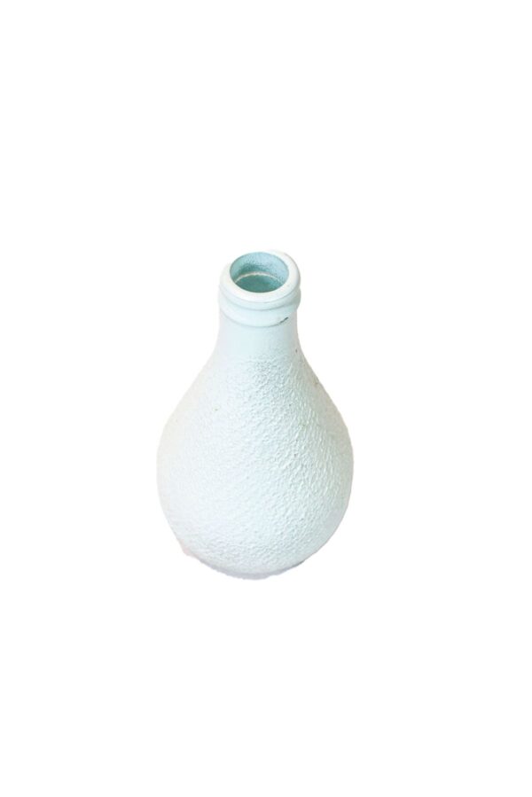 Eine Vase in pastellblau zum dekorieren.